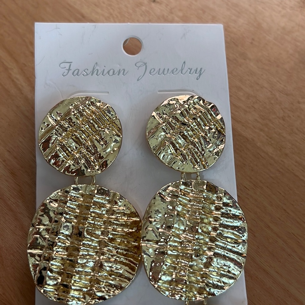 NWT Gold Drop Earrings - Picture 3 of 5